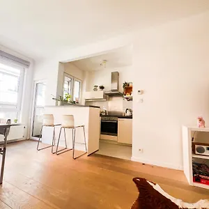 Op Locatie In Appartement Anvers